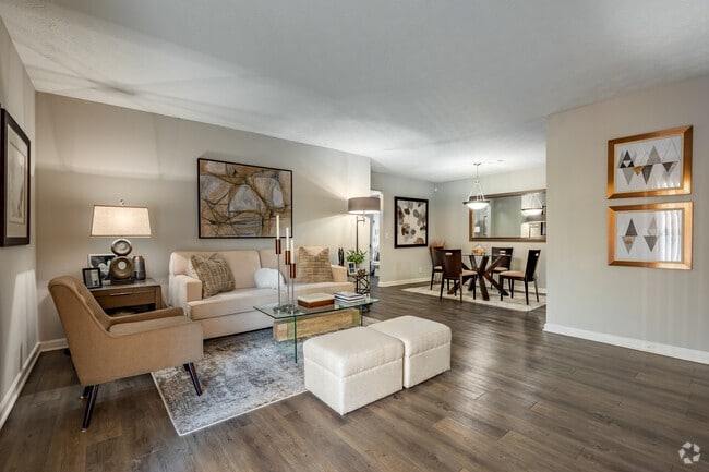 2BR, 2BA - 1050SF