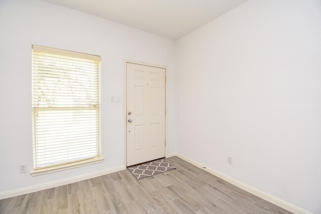 Photo - 2202 Naomi St Unit 3