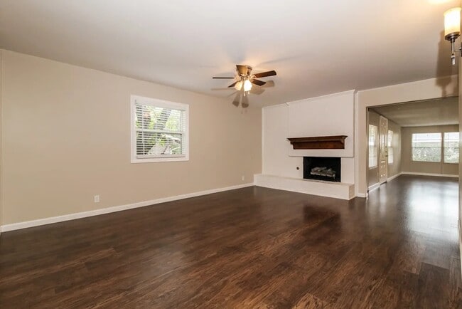 Photo - 925 S Waterview Dr