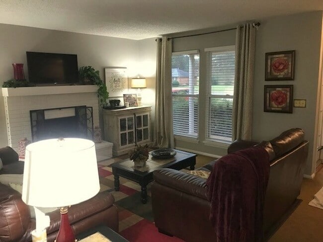 Photo - 2075 Stonebrook Dr