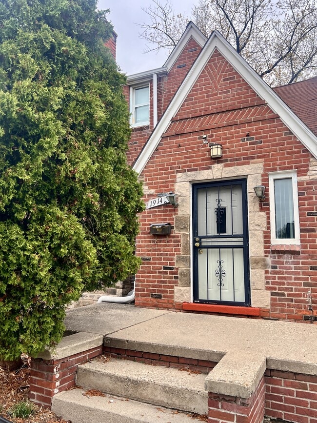 Building Photo - 19140 Greenlawn St Rental