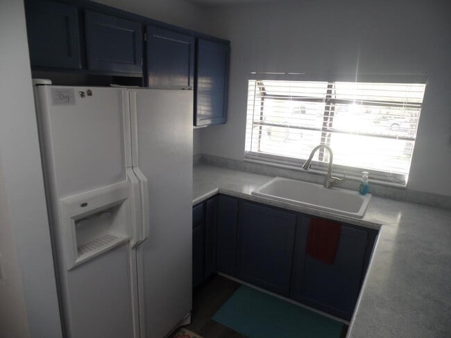 Photo - 3 bed - 2 bath Single Story Pet Friendly -...