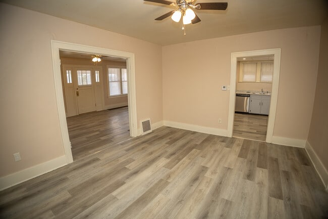 Photo - 927 E Dunklin St