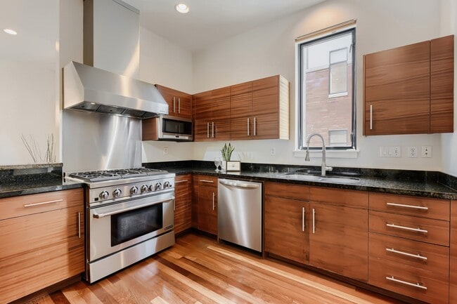 Photo - 1616 NW Riverscape St