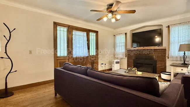 Photo - 705 N A St