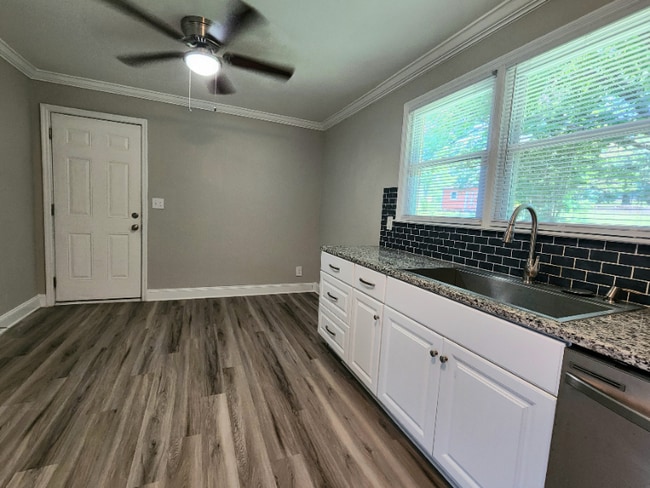 Photo - 445 Summerland Dr