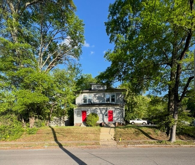 Building Photo - 2329 10th Ct S Unit Apt