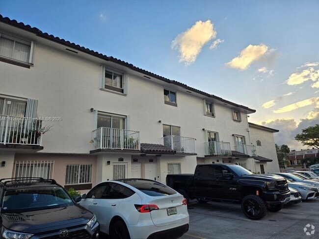Building Photo - 900 SW 104th Ct Unit B-308 Rental