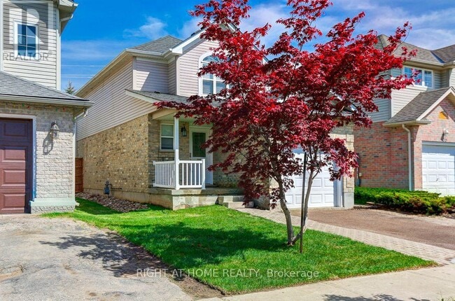 Photo - 402 Lausanne Crescent