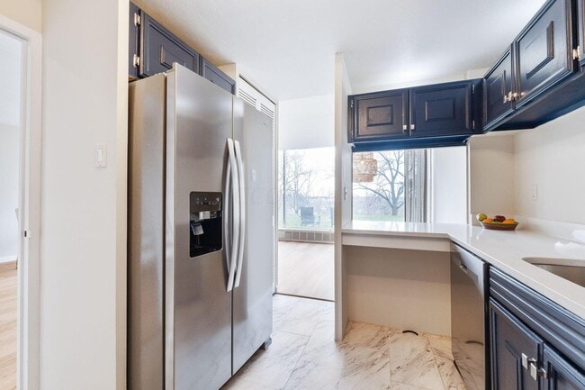1000 Urlin Ave Unit 11