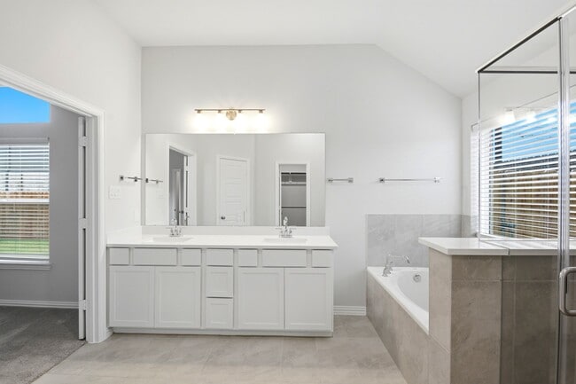 Photo - 2106 Villa Flora Ln