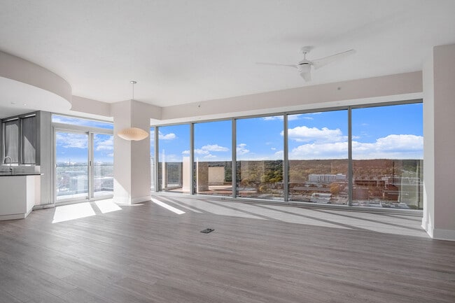 Photo - 335 Bridge St NW Unidad River House #1406