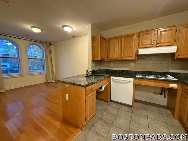 Photo - 90 Westland Ave Unidad 202