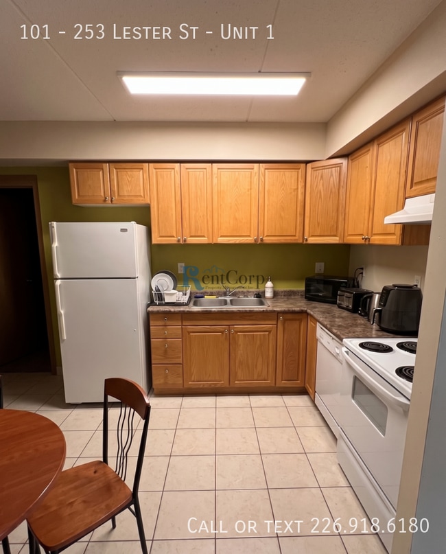 Building Photo - 253-253 Lester St Unit 1