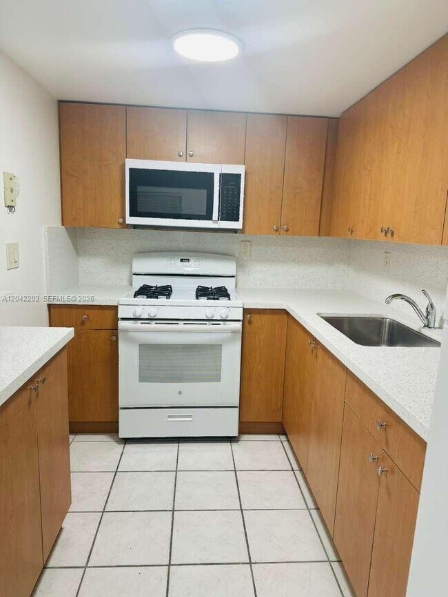 Photo - 1230 W 54th St Unit 202A