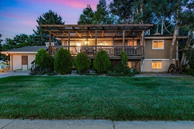 Spacious Bi-Level Home with Mountain & Lak... - Spacious Bi-Level Home with Mountain & Lak...