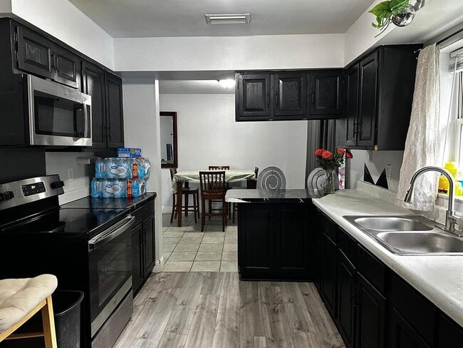 Photo - 1048 Wakefield Cir