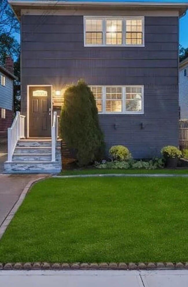 Building Photo - 213-16 102nd Ave