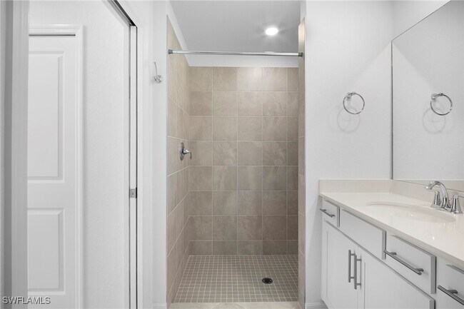 Building Photo - 15155 Bluffton Ln Unit 517