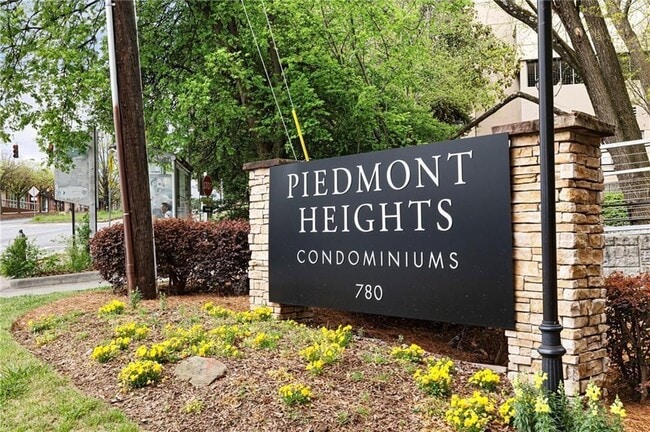 Building Photo - 1115 Summit N Dr NE Unit 1115