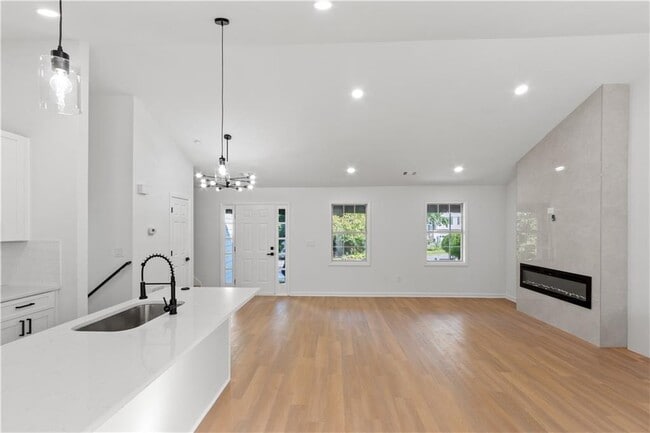 Photo - 3412 Camens Ct NE