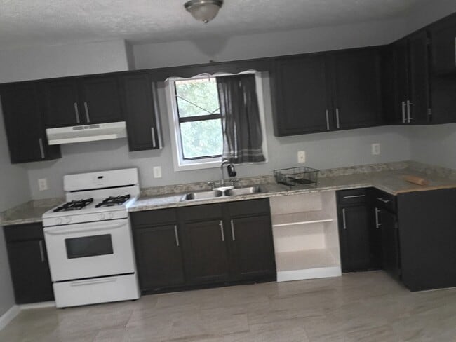 Photo - 152 Forest Pl