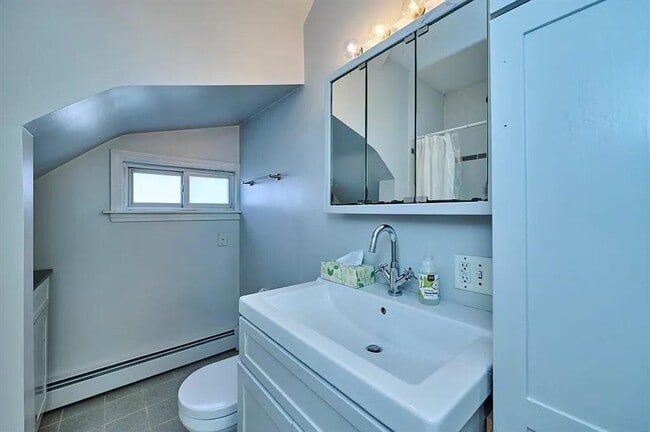 Photo - 220 Windsor St