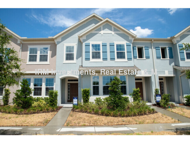 Building Photo - 2 bed 2.5 bath townhome 2 car garage
