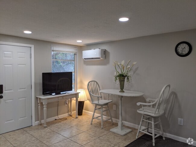 Building Photo - Post Rd Unit 1 Rental