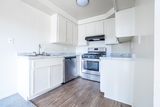 Photo - Granada Apartments