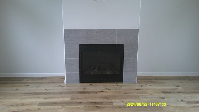 Photo - 972 Front Ave NE