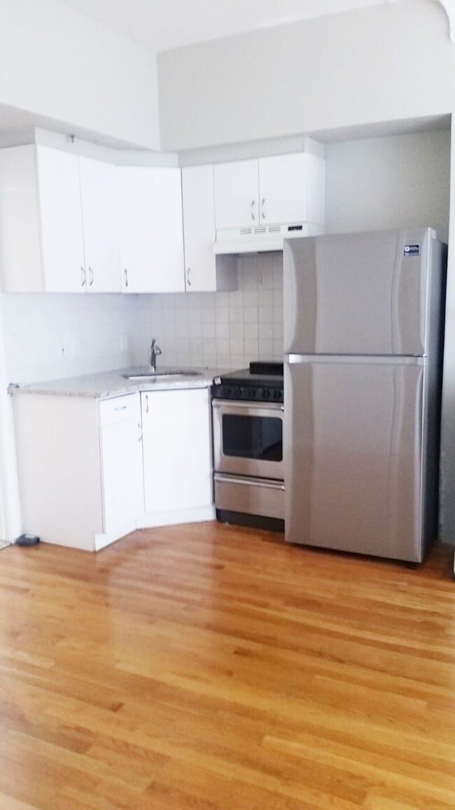 Building Photo - 511 Beacon St Unit 9