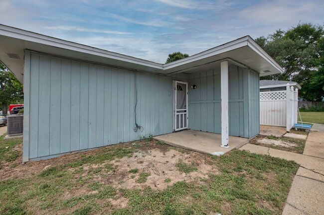 Photo - Fresh, Cozy, & Totally Updated — Move Righ... Unit B
