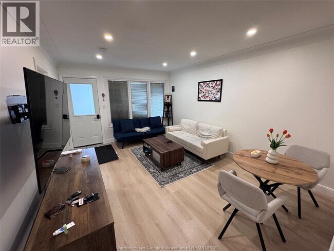 Photo - 3002 Byng Rd