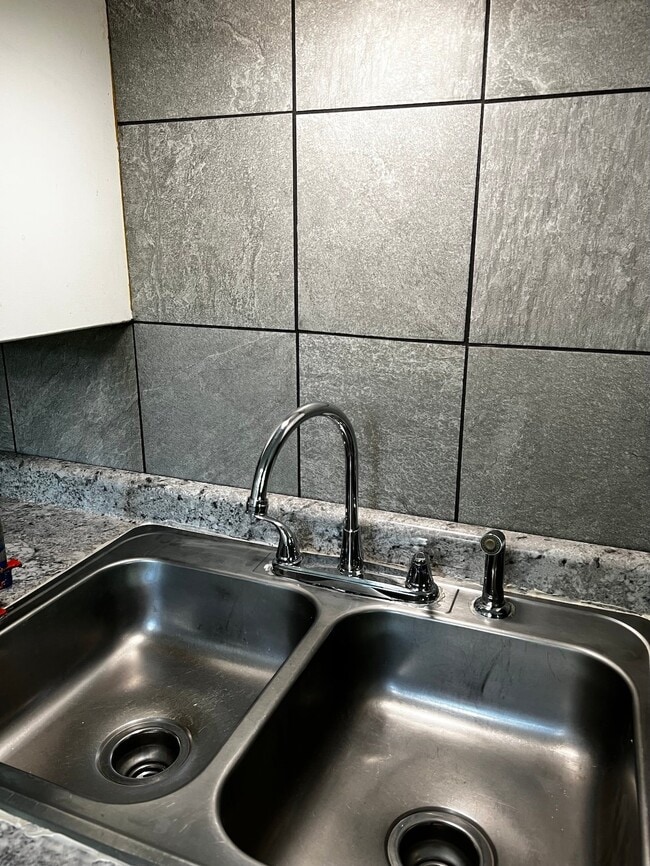 Photo - 401 Highland Ave W