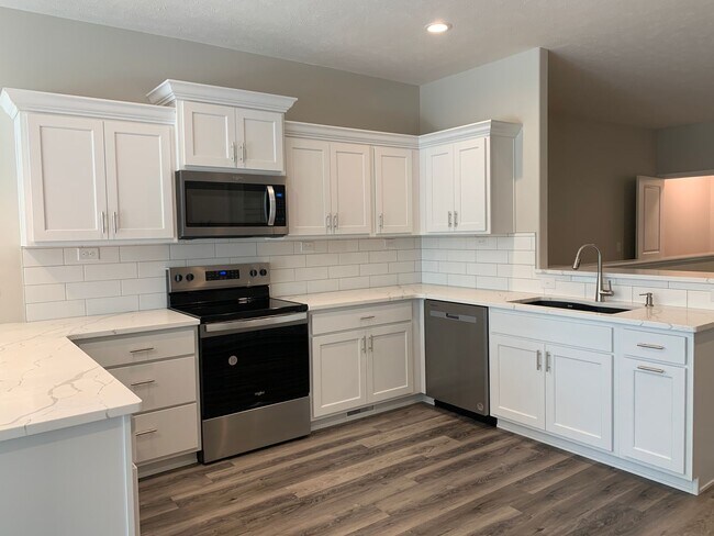 Photo - Zero entry ranch townhome with 2 stall garage. Laundry on main level, 2 bedrooms/2.5 bath in SE L...