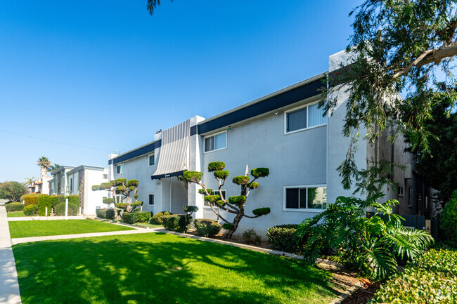 Building Photo - Welcome to the Beautiful Cameo Apartments ...