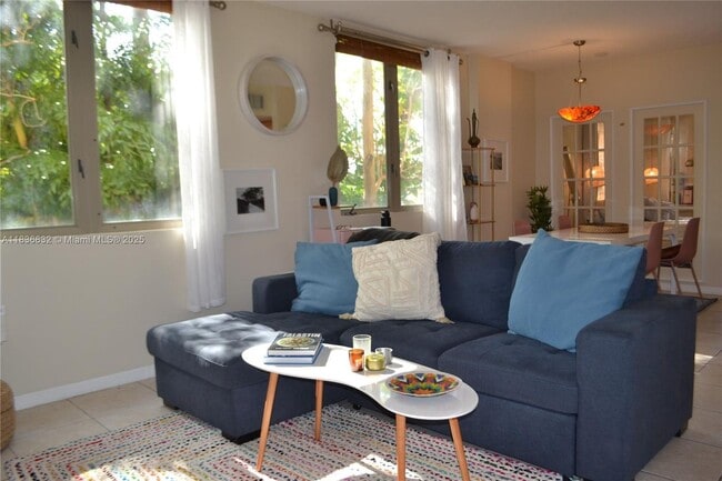 Building Photo - 2630 SW 28th St Unit 1-1 Rental
