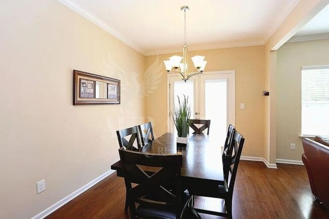 Photo - 451 Shakespeare Dr