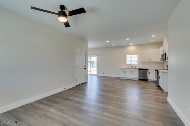 Photo - 1912 Carver Ave