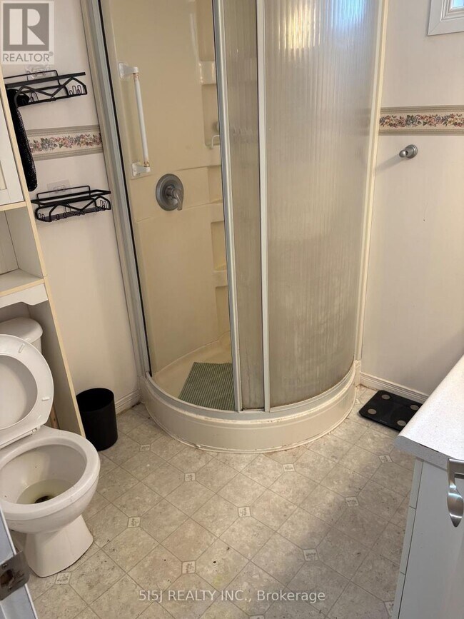 Photo - 473 Gibbons St