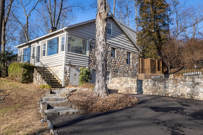 Photo - 16 Crescent Dr