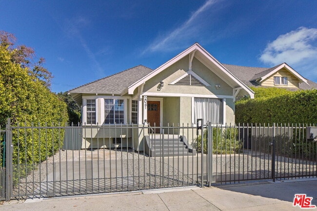 Building Photo - 2041 W 31st St