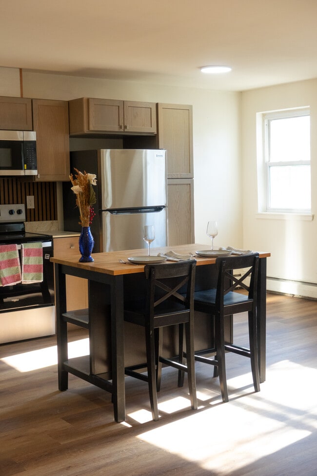 Kitchen Island - Tremaine Place