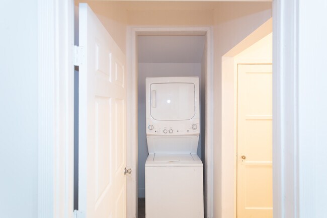 1344-1350 N Alta Vista Blvd Unit 1350