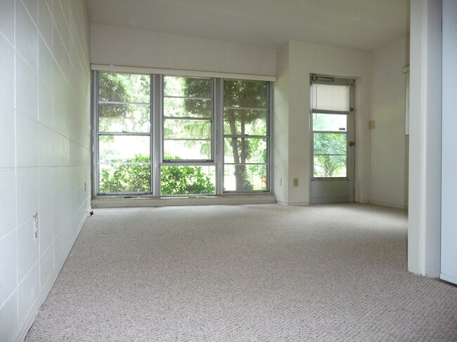 Huge front window, large lving room