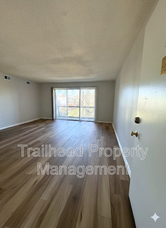 Photo - 8440 Newton St