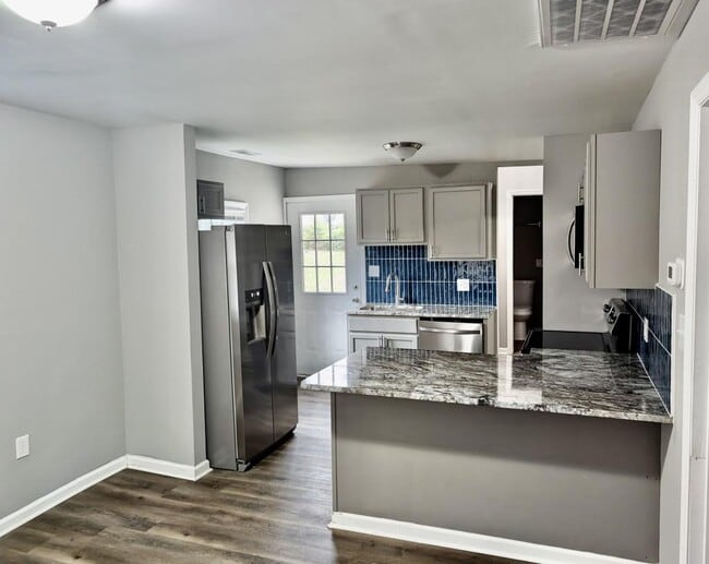 Photo - 457 Fewell St