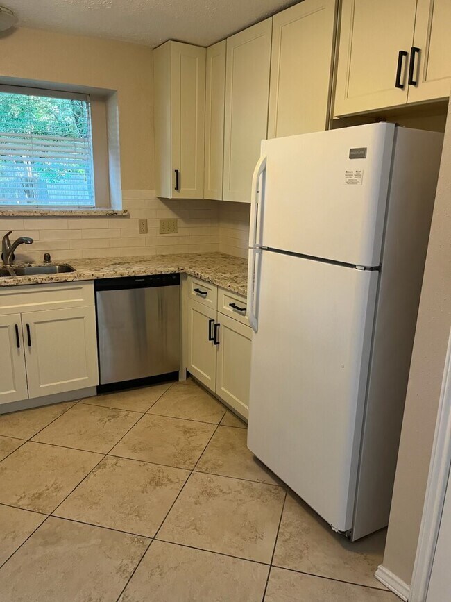 Photo - 2406 Broken Elm Dr