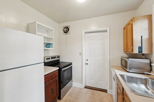 Photo - 4811 Calvert Rd